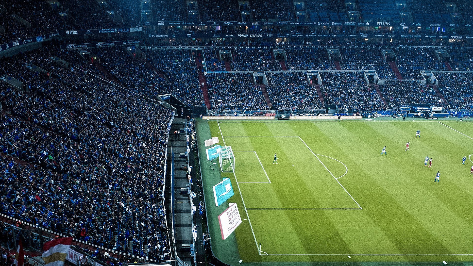 “德甲争冠白热化，积分榜战火不断燃烧”，德甲积分2020-2021