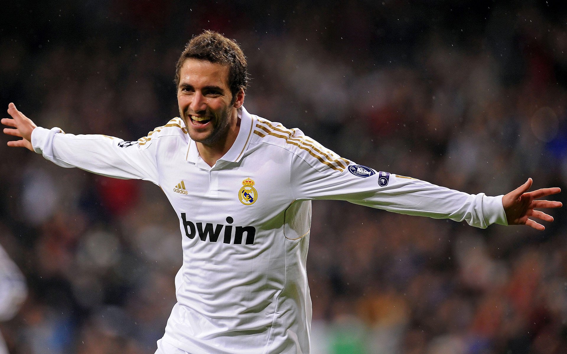 【压力下的表现】年轻队员在关键时刻勇敢出击，面对压力的积极态度